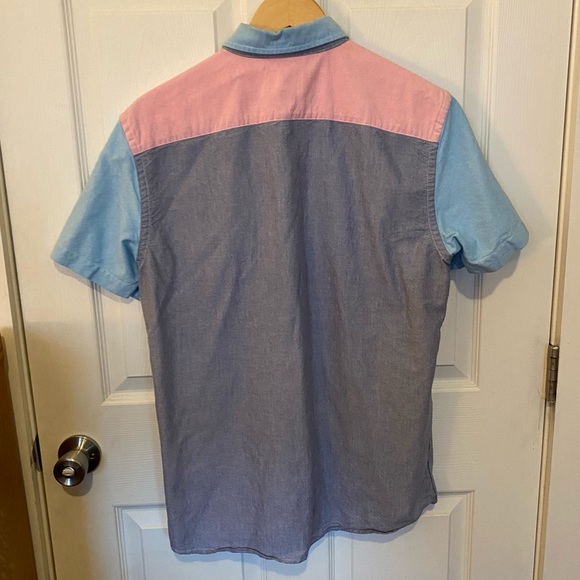 American Eagle Slim Fit Short Sleeve Colorblock Buttondown Shirt - Picture 2 of 4